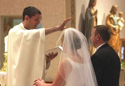 sacerdote-en-matrimonio.jpg