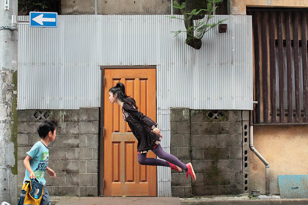 Natsumi Hayashi - fotógrafa japonesa que se fotografa "voando"